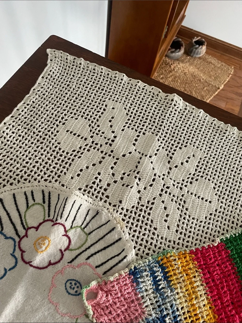 Vintage doilies bundle of 4